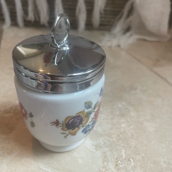 Vintage Royal Worcester single egg coddler in white porcelain with silver lid - Picture 5 of 8